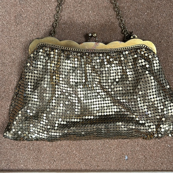 Very vintage gold Whiting & Davis small cocktail mesh bag with chain strap - Picture 4 of 16